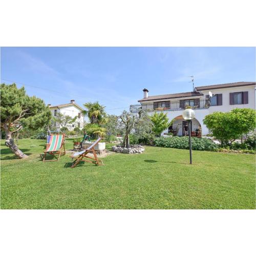 2 Bedroom Cozy Apartment In Grado
