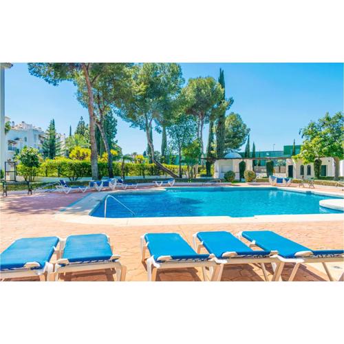 2 Bedroom Cozy Apartment In Marbella