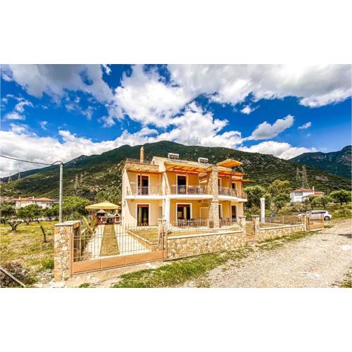 2 Bedroom Cozy Apartment In Nafpaktos