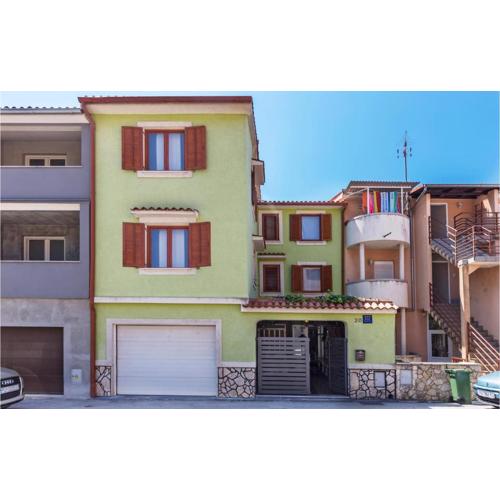 2 Bedroom Cozy Apartment In Pula