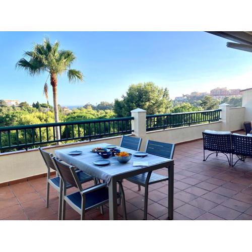2 bedroom flat with stunning terrace & view
