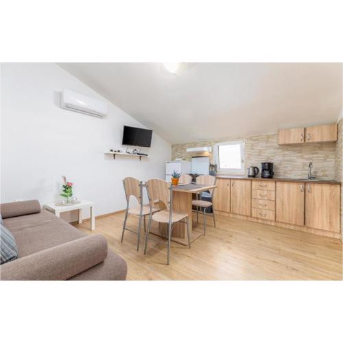 2 Bedroom Gorgeous Apartment In Pula