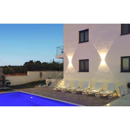 2 Bedroom Gorgeous Apartment In Umag