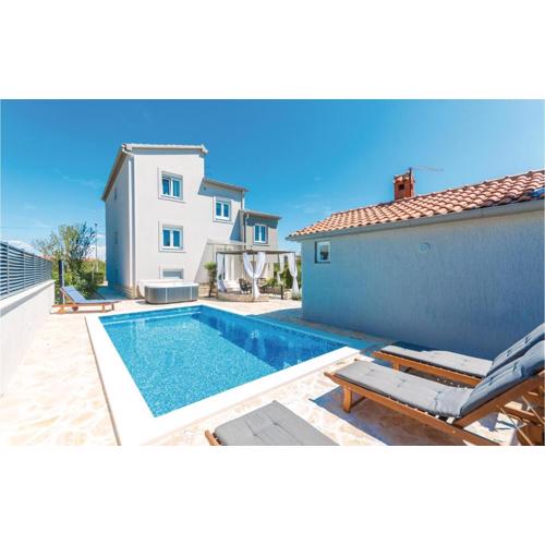 2 Bedroom Gorgeous Home In Zadar