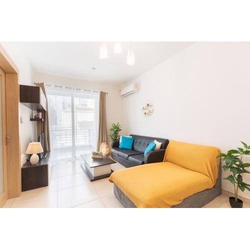 2 Bedroom in Central St Julians Prime Location in Paceville APT 3 by Vaganza