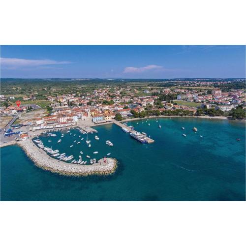 2 Bedroom Lovely Apartment In Fazana