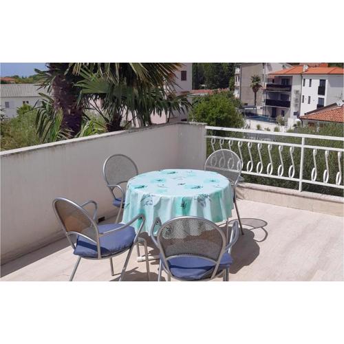 2 Bedroom Lovely Apartment In Malinska