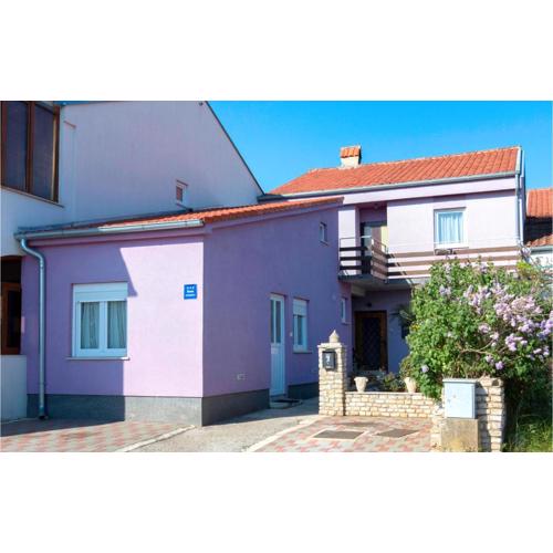 2 Bedroom Lovely Apartment In Pula