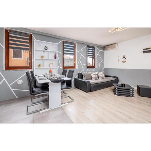 2 Bedroom Lovely Apartment In Pula