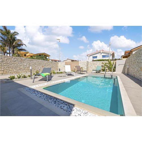 2 Bedroom Lovely Home In Noto