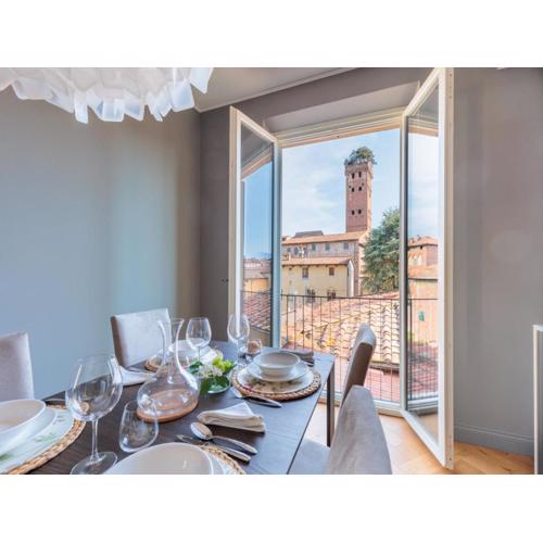 2 bedroom Modern Penthouse with View in Lucca