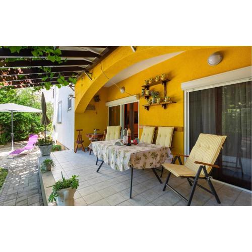 2 Bedroom Nice Apartment In Baska