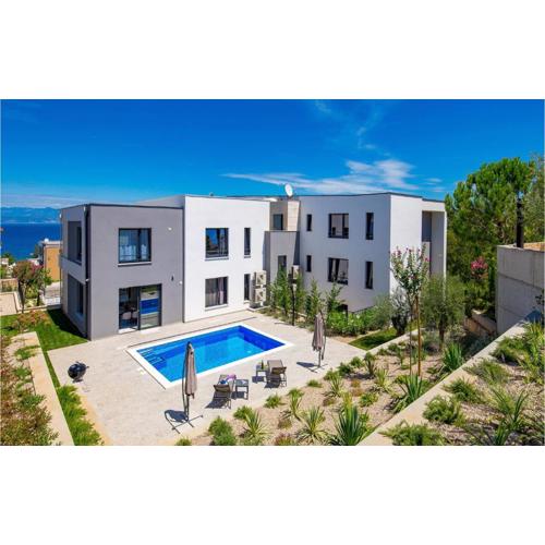 2 Bedroom Nice Apartment In Malinska