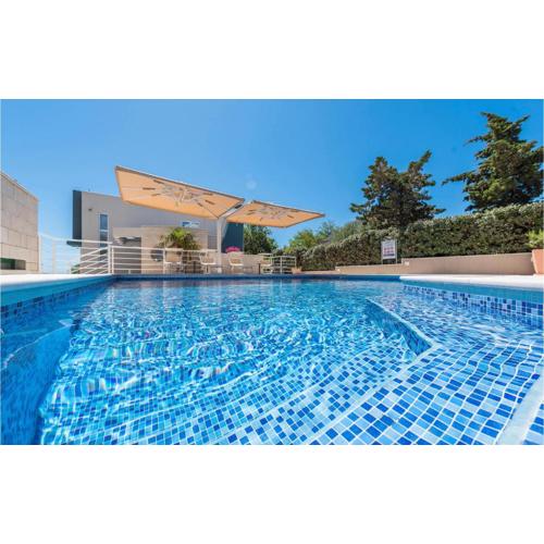 2 Bedroom Nice Home In Novalja