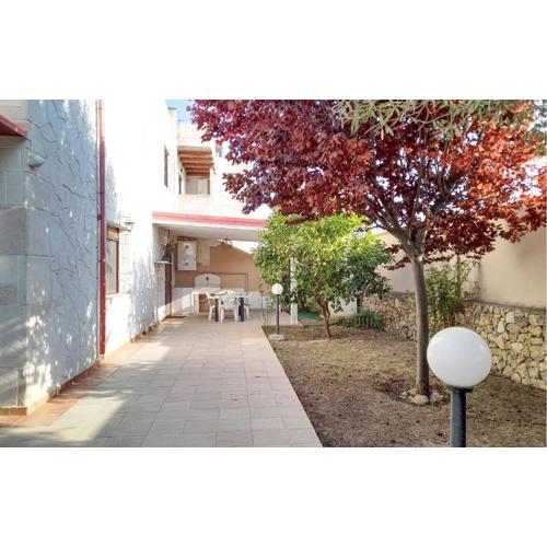 2 Bedroom Nice Home In Taranto