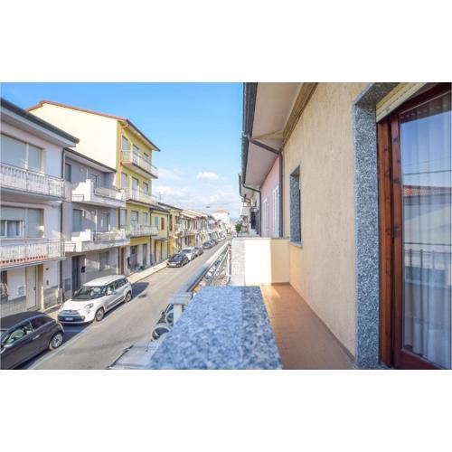 2 Bedroom Nice Home In Viareggio