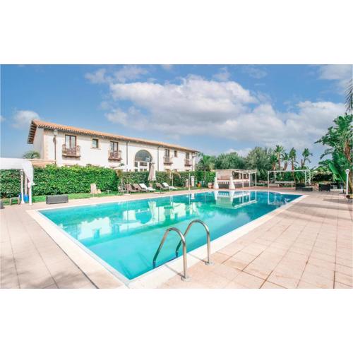 2 Bedroom Pet Friendly Home In Siracusa