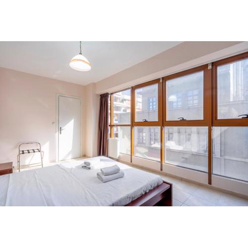 2 bedroom renovated apartment with a view