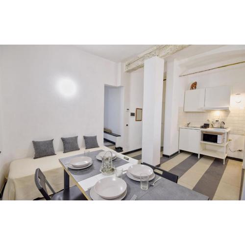 2 Bedroom Stunning Apartment In Genova