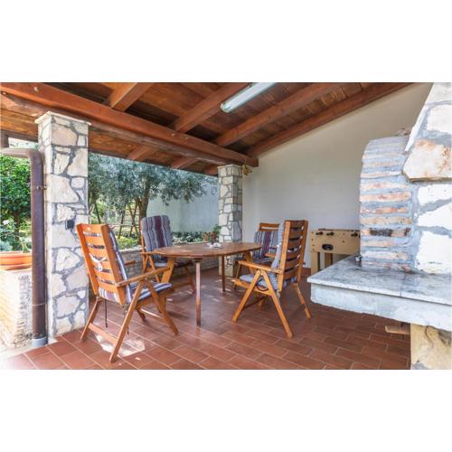 2 Bedroom Stunning Apartment In Pula
