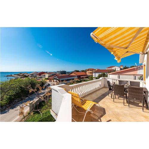 2 Bedroom Stunning Apartment In Vir