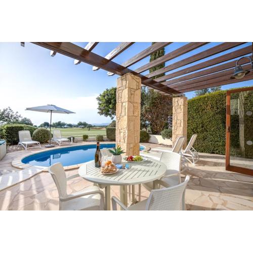 2 bedroom Villa Kornos with private pool and golf views, Aphrodite Hills Resort