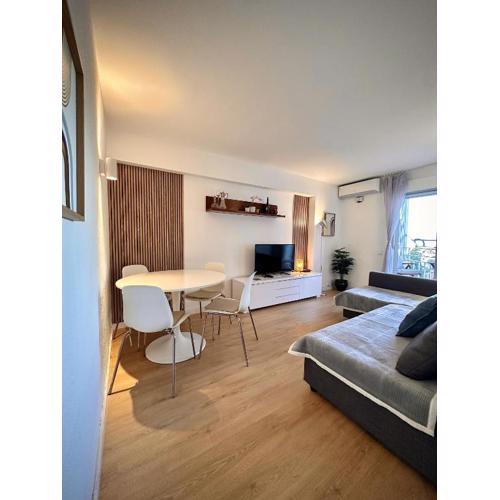 2 Bedrooms and 2 Bathrooms with Sea View at Piscis Benalmadena Arroyo