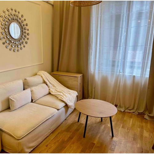 2 Bedrooms Top Central Apartment on Vitosha Boulevard