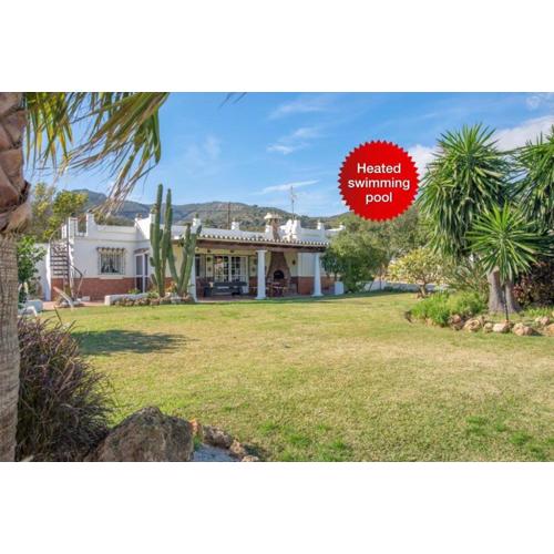 2 independant fully equipped villas with heated pool and jacuzzi
