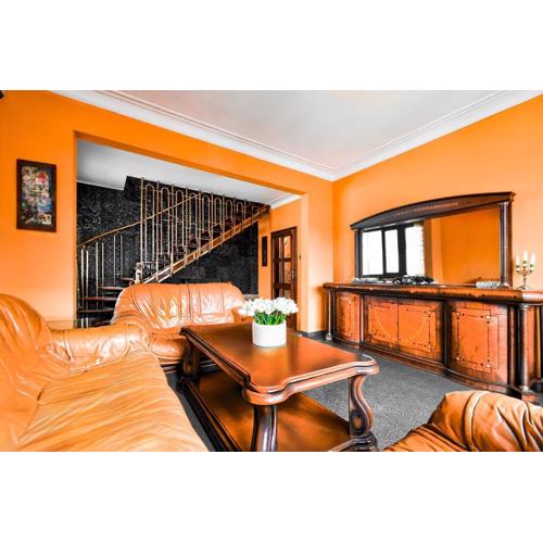 2 Levels 2br 2btr Separate Kitchen Ac