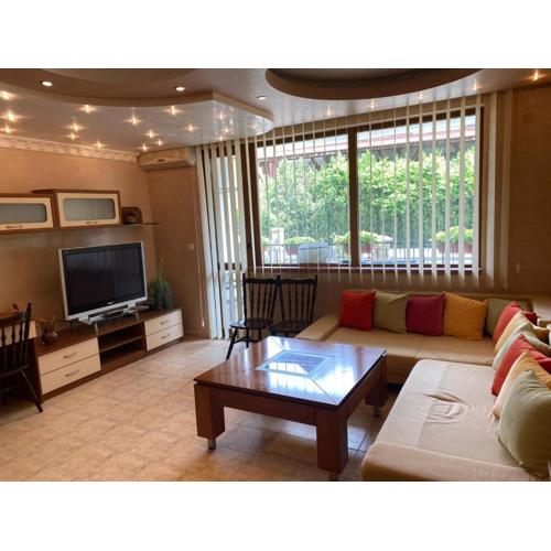 2 Room Family Apartment with Garden View (2 min. away from the Sea)