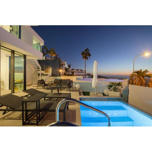200m NEW A Villa with private, heated pool and amazing ocean view