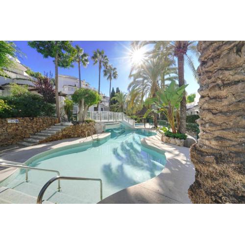 2033 modern 3 Bed large Terrace with sun loungers