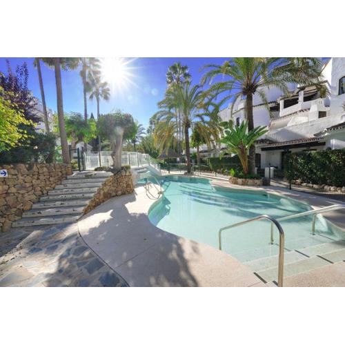 2039 Cozy Beachfront Apartment on Golden Beach