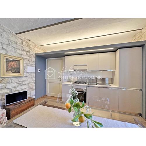 204- Villa Fernanda - Trilocale di charme al piano terra, immerso nel verde, in centro a Numana SPIAGGIA gratis al WHITE BEACH CLUB fino al 3 Agosto