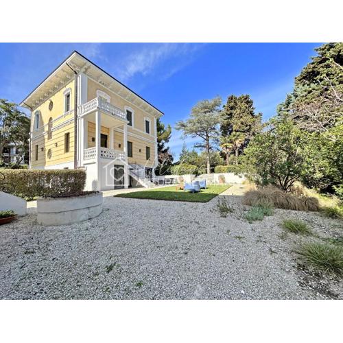 206 - Villa Fernanda - Elegante trilo con terrazzino, in centro a Numana SPIAGGIA gratis al WHITE BEACH CLUB fino al 3 Agosto