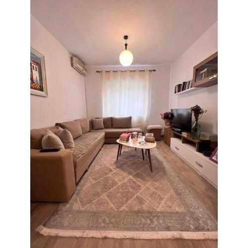 21 Dhjetori Apartment