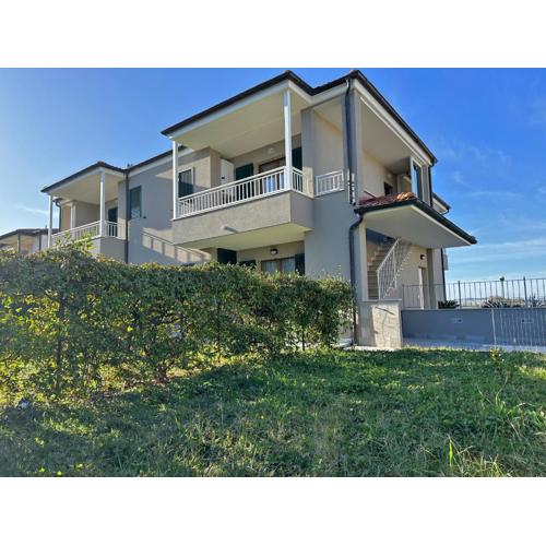 228 - Appartamento bilocale al primo piano con terrazzo vista mare- CLIMATIZZATO, SPIAGGIA inclusa nel prezzo