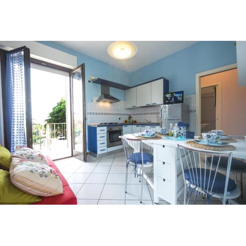 254 - Appartamento trilocale al 1 piano a Marcelli terrazzo vista mare, climatizzato SPIAGGIA inclusa nel prezzo