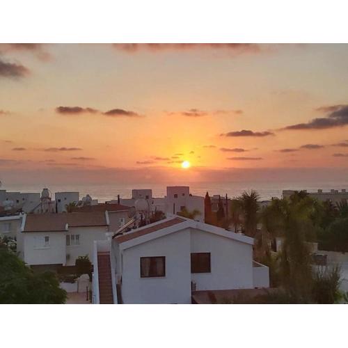 260 m to Beach, Sea&Sunset view terrasa