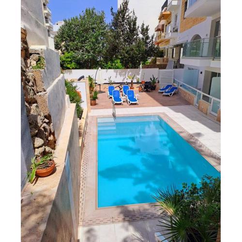 2bed Flat W Shared Heated Pool In Mlh By Homely!