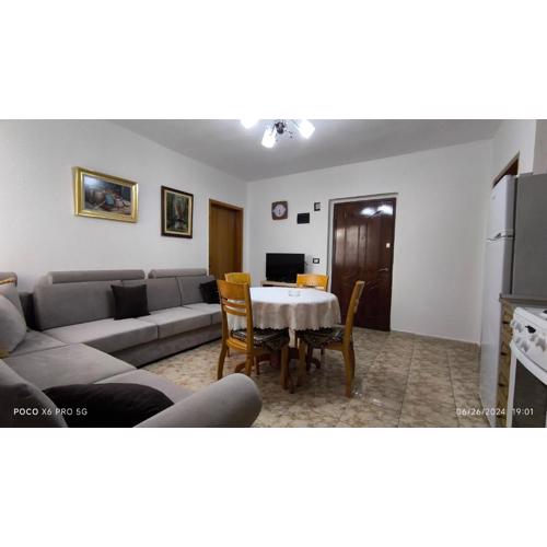 2br 1ba 65m2 apt in Telo Ndini street