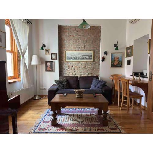2Br, 2Ba, 2nd Floor of Historical Building, Galata