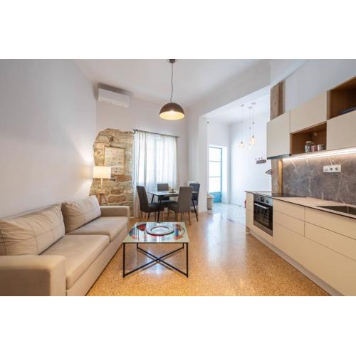 2BR Apt 20 Mins From Acropolis with Washer & Dryer
