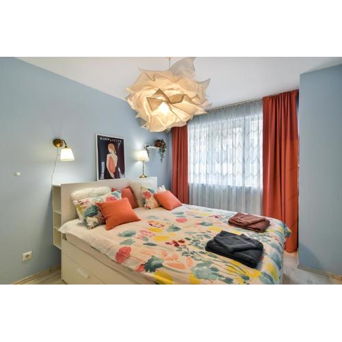 2BR Haven - Steps from the Mall