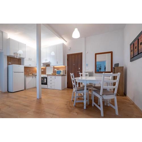 2BR Stay in Vibrant Kerameikos by ΜΡS