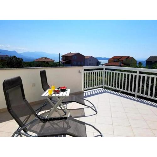 2min walk to the beach , Large SeaView terraces 2 Apts, BBQ, parking