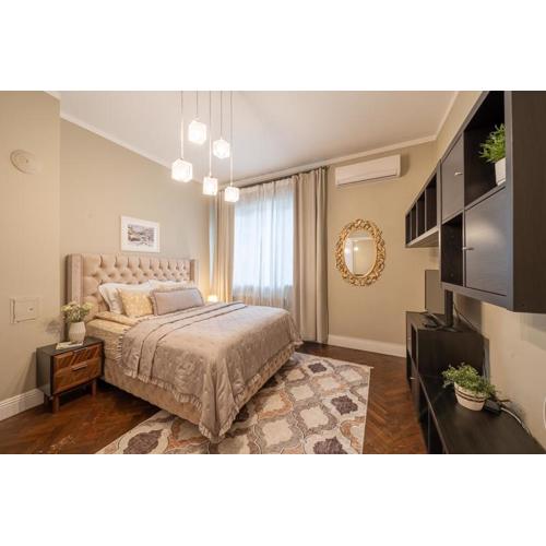 3 BDR - Top Center Artistic Apartment - 115 m2