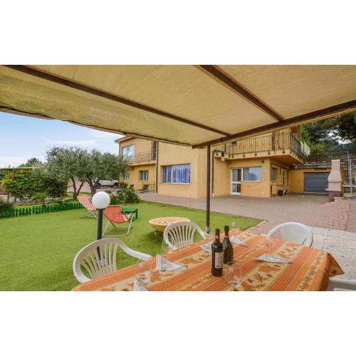 3 Bedroom Amazing Apartment In Imperia