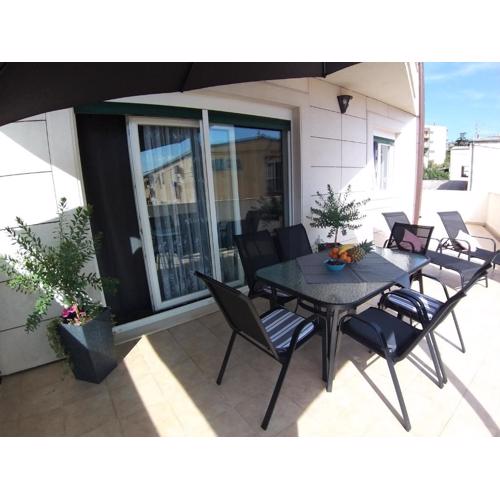 3 bedroom apartment with terrace and free parking